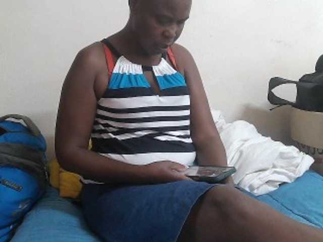 Live sex webcam photo for ebonyQueen67 #278218900