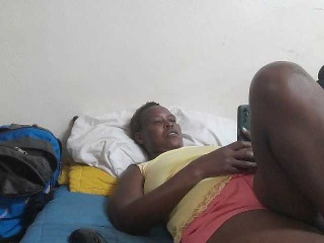 Live sex webcam photo for ebonyQueen67 #278224781