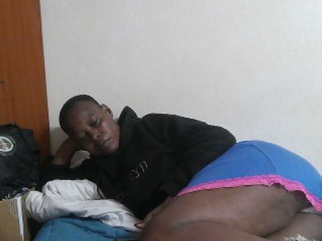 Live sex webcam photo for ebonyQueen67 #278267012