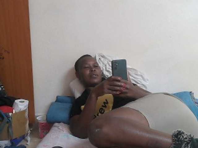 Live sex webcam photo for ebonyQueen67 #278285540