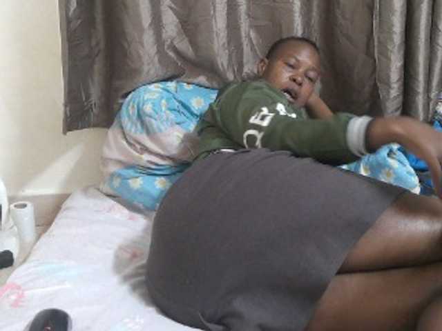 Live sex webcam photo for ebonyQueen67 #278310214