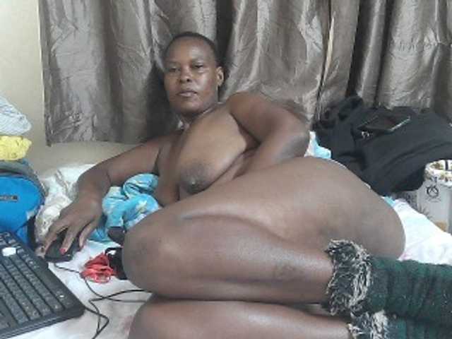 Live sex webcam photo for ebonyQueen67 #283963642