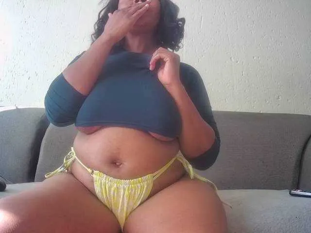 Live sex webcam photo for ebonysupegirl #284151562