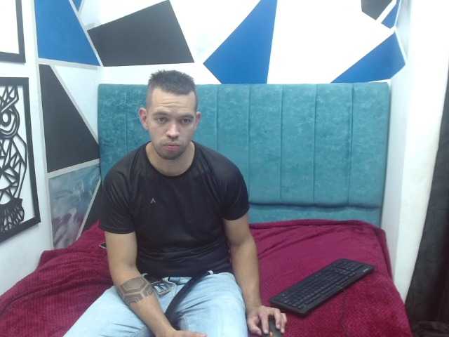 Live sex webcam photo for eddie-john18 #277546618