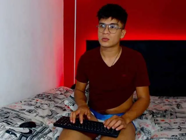 Live sex webcam photo for eiden-allenx1 #273355553