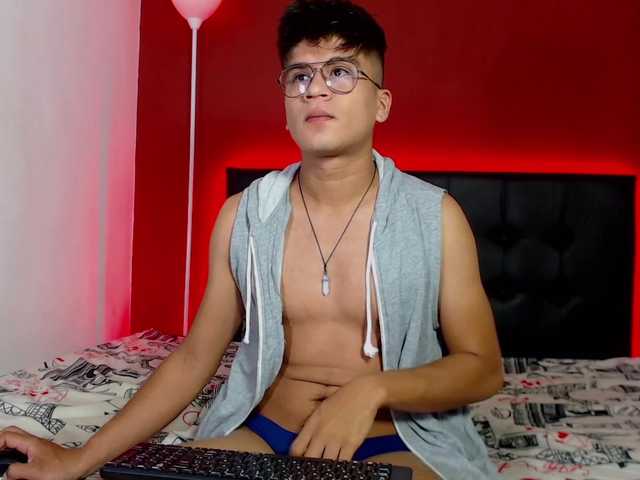 Live sex webcam photo for eiden-allenx1 #273847644