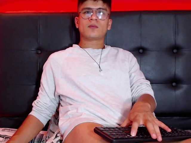 Live sex webcam photo for eiden-allenx1 #274097494