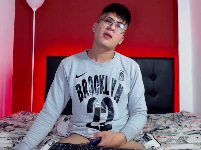 Live sex webcam photo for eiden-allenx1 #274228622