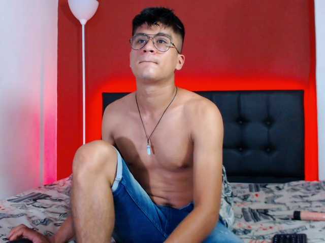 Live sex webcam photo for eiden-allenx1 #274444460