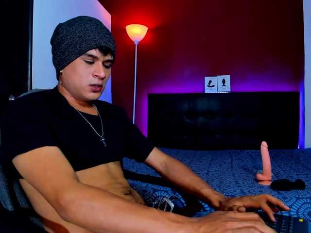 Live sex webcam photo for eiden-allenx1 #275461511