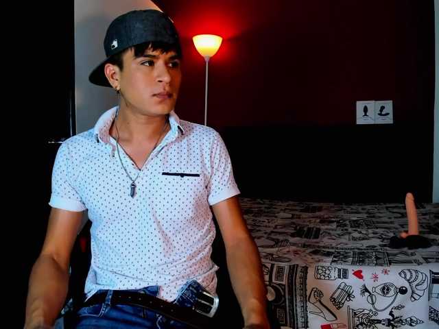 Live sex webcam photo for eiden-allenx1 #275714135