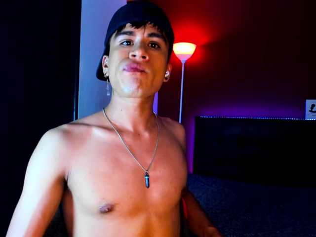 Live sex webcam photo for eiden-allenx1 #276362786