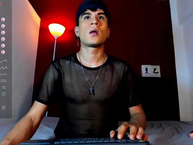 Live sex webcam photo for eiden-allenx1 #276446259