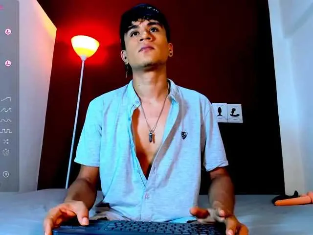 Live sex webcam photo for eiden-allenx1 #276473927