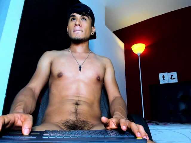 Live sex webcam photo for eiden-allenx1 #276750635