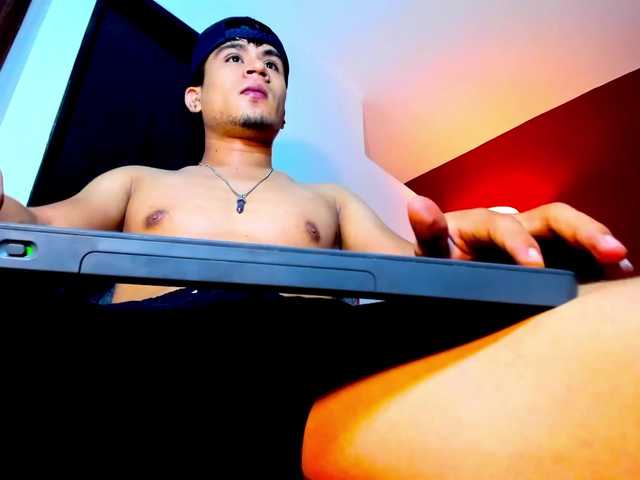 Live sex webcam photo for eiden-allenx1 #276954261