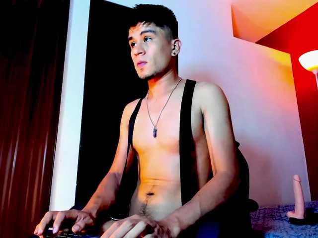 Live sex webcam photo for eiden-allenx1 #277023362