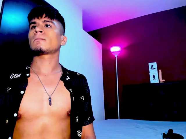 Live sex webcam photo for eiden-allenx1 #277145599