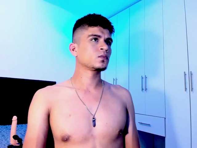 Live sex webcam photo for eiden-allenx1 #277239514