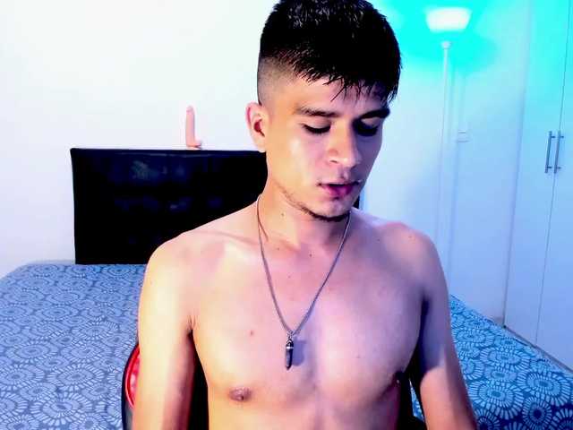 Live sex webcam photo for eiden-allenx1 #277241643