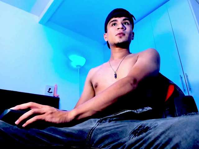 Live sex webcam photo for eiden-allenx1 #277331108