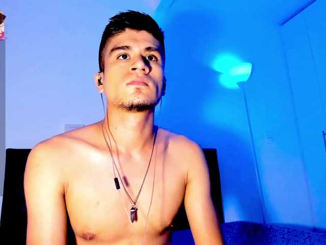 Live sex webcam photo for eiden-allenx1 #277336267