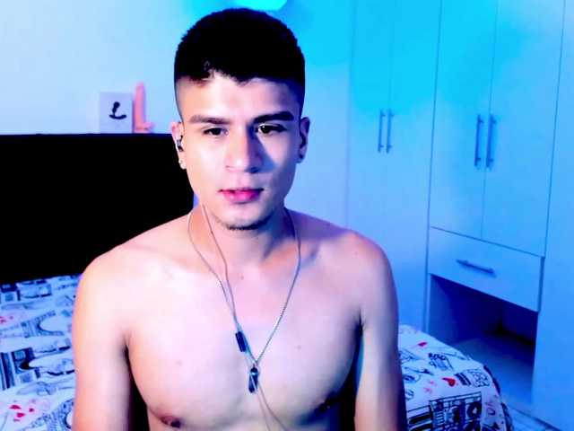 Live sex webcam photo for eiden-allenx1 #277400313