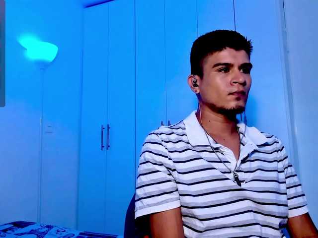 Live sex webcam photo for eiden-allenx1 #277517457