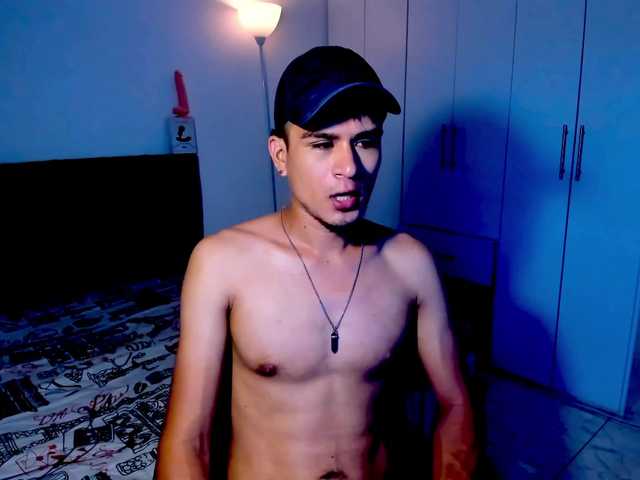 Live sex webcam photo for eiden-allenx1 #277529253