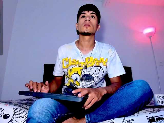 Live sex webcam photo for eiden-allenx1 #277535754