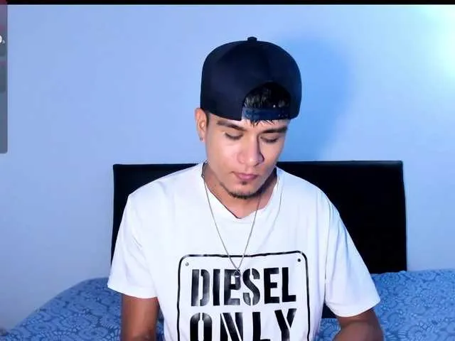 Live sex webcam photo for eiden-allenx1 #277626095