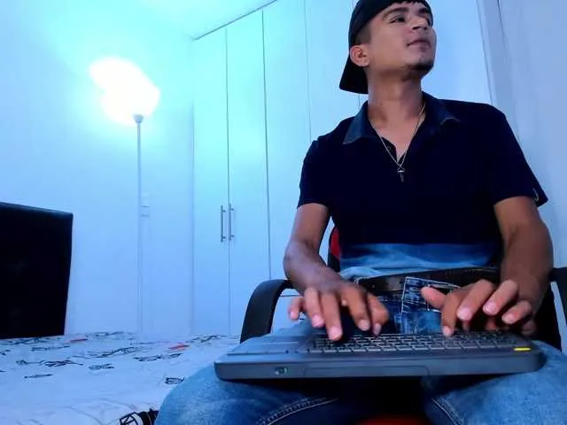 Live sex webcam photo for eiden-allenx1 #277710350