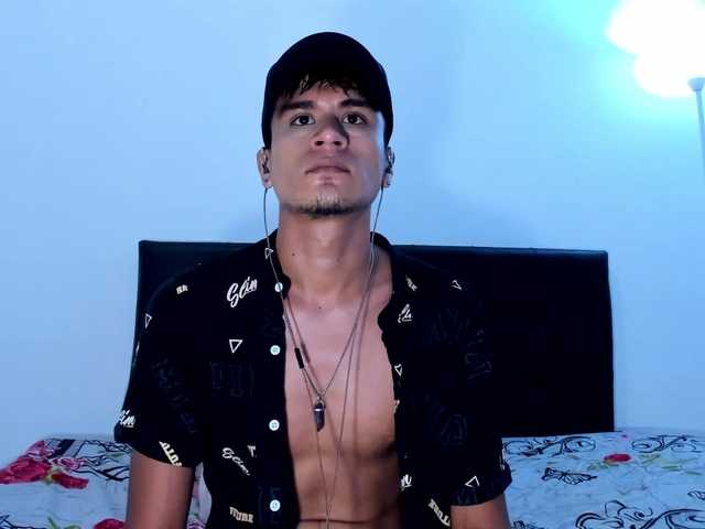 Live sex webcam photo for eiden-allenx1 #277743369