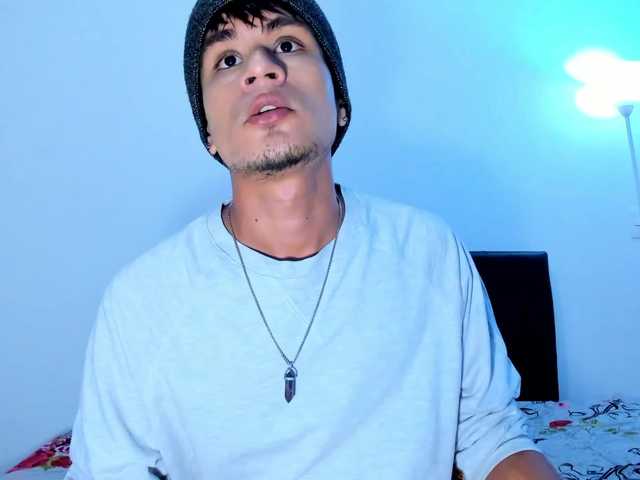 Live sex webcam photo for eiden-allenx1 #277757672