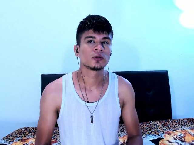 Live sex webcam photo for eiden-allenx1 #277849899