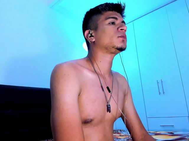 Live sex webcam photo for eiden-allenx1 #277925895