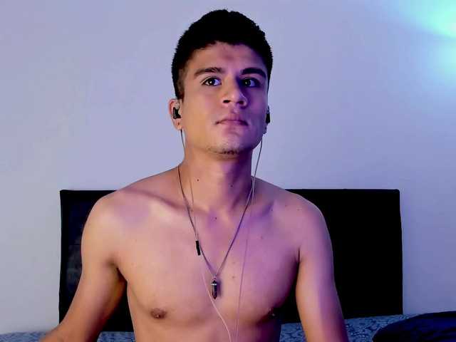 Live sex webcam photo for eiden-allenx1 #278100617