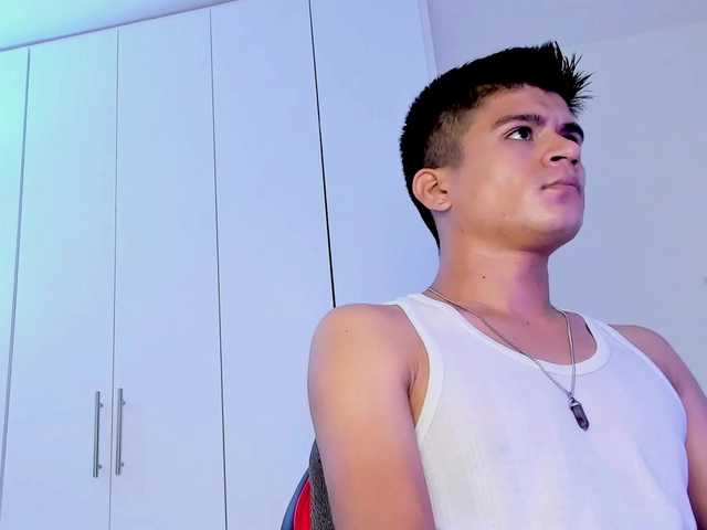 Live sex webcam photo for eiden-allenx1 #278114782