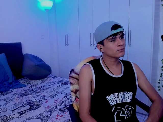 Live sex webcam photo for eiden-allenx1 #290814402