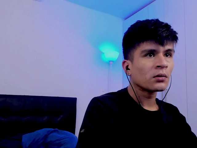 Live sex webcam photo for eiden-allenx1 #290905562