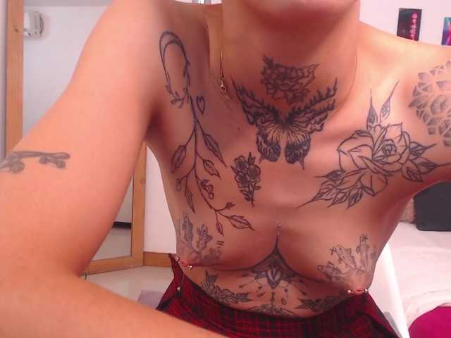 Live sex webcam photo for eimyrios #272542467