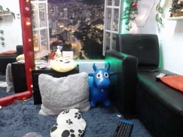 Live sex webcam photo for elektrasex18 #271855214