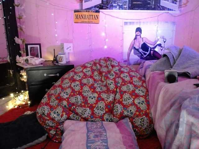 Live sex webcam photo for elektrasex18 #272506887