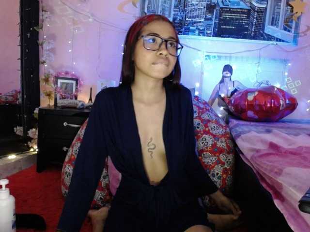 Live sex webcam photo for elektrasex18 #272602181