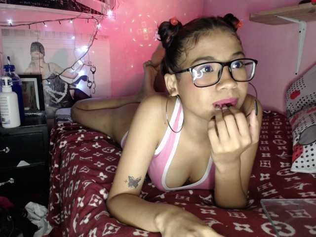 Live sex webcam photo for elektrasex18 #272738900