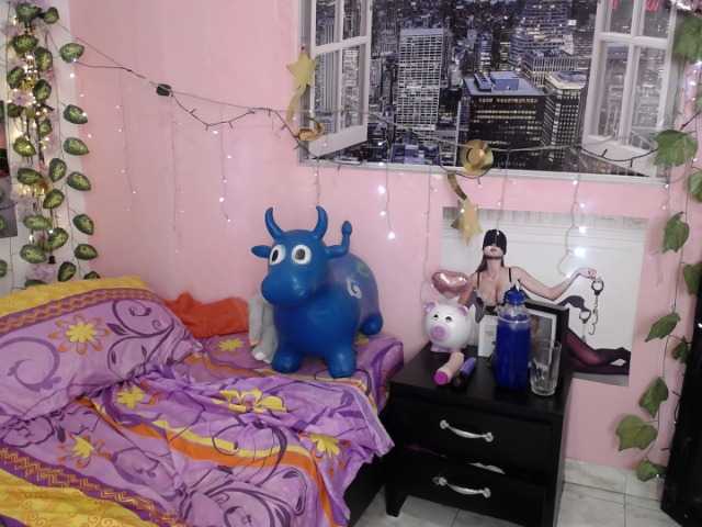 Live sex webcam photo for elektrasex18 #273018627