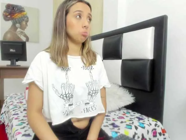 Live sex webcam photo for elensweet18 #272011585