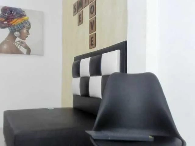 Live sex webcam photo for elensweet18 #272154115