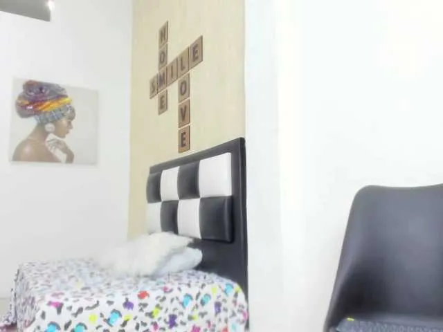 Live sex webcam photo for elensweet18 #272167658