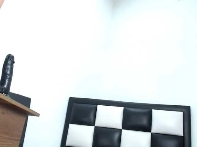 Live sex webcam photo for elensweet18 #272652266